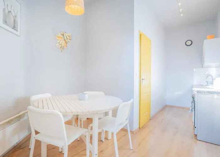 Klau10 Studio Apartment In Party District.